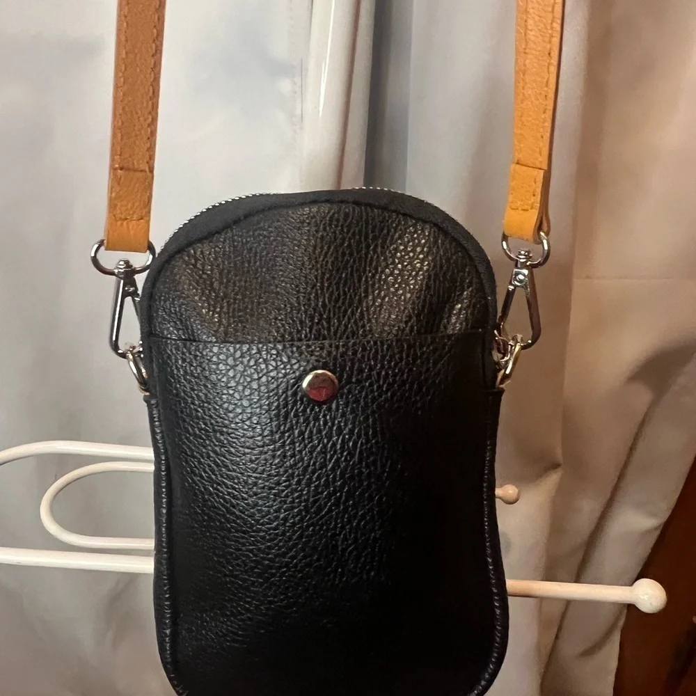 Compact Davina Firenze Italian Black and Tan Crossbody Bag with Adjustable Strap